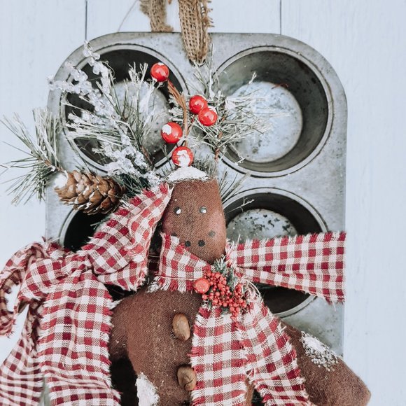 HANDMADE Christmas Gingerbread Vintage Repurposed Muffin Tin Primitive Country - Picture 2 of 8